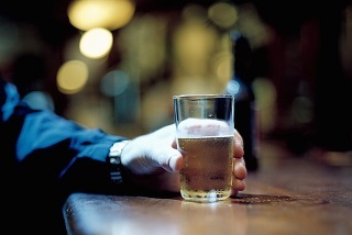 Τρόποι για να σταματήσετε να πίνετε αλκοόλ μόνοι σας